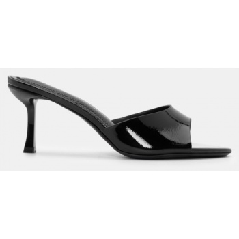 mules με φαρδιά φάσα - μαύρο-λουστρίνι σε προσφορά