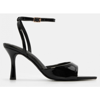 πέδιλα μυτερά με μπαρέτα  σε προσφορά