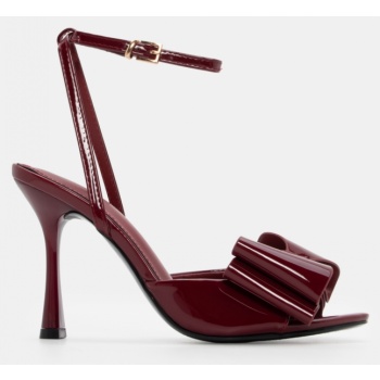 πέδιλα με μπαρέτα & διακοσμητικό φιόγκο σε προσφορά