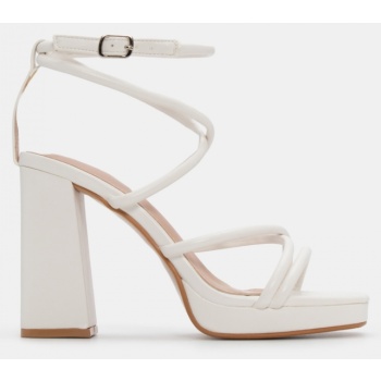 πέδιλα με χιαστί λουράκια & φιάπα  σε προσφορά