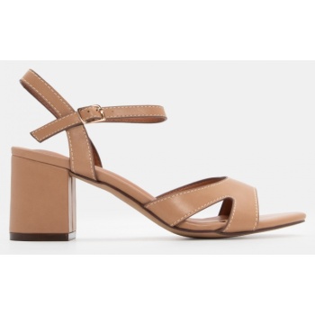 πέδιλα με ανοίγματα στο πλάι & ραφές  σε προσφορά