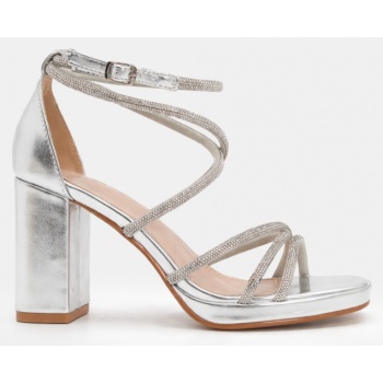 πέδιλα με πολλαπλά λουράκια από strass σε προσφορά