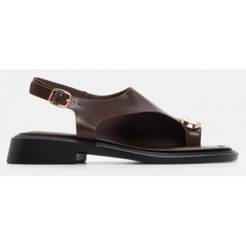 flat σανδάλια με μεταλλική λεπτομέρεια σε προσφορά