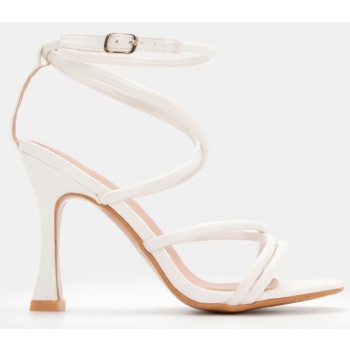 πέδιλα με λουράκια σε χιαστί σχέδιο  σε προσφορά