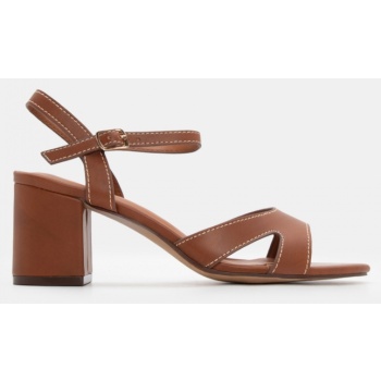 πέδιλα με ανοίγματα στο πλάι & ραφές  σε προσφορά