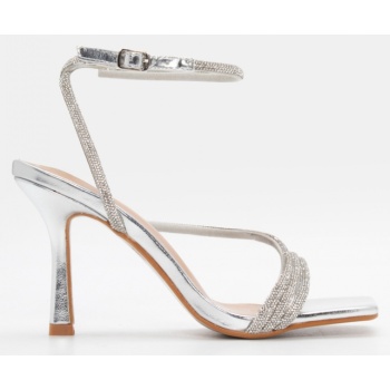 πέδιλα με χιαστί λουράκια από strass  σε προσφορά