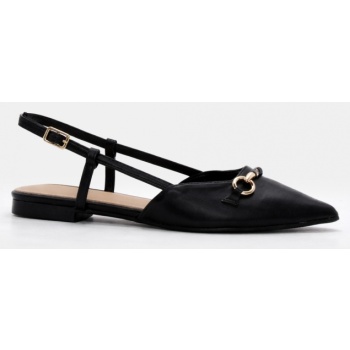 γοβάκια μυτερά με διακοσμητική αγκράφα σε προσφορά