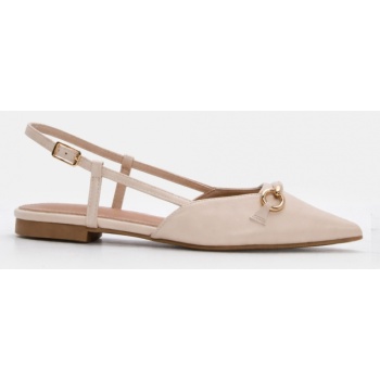 γοβάκια μυτερά με διακοσμητική αγκράφα σε προσφορά