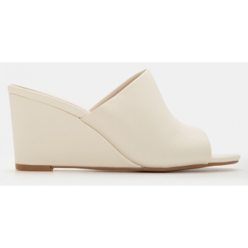 πλατφόρμες με φαρδιά φάσα - μπεζ σε προσφορά