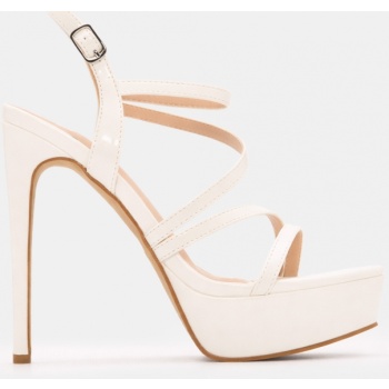 πέδιλα με λοξά λουράκια  σε προσφορά