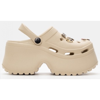 παντόφλες σαμπό με διακοσμητικά  σε προσφορά