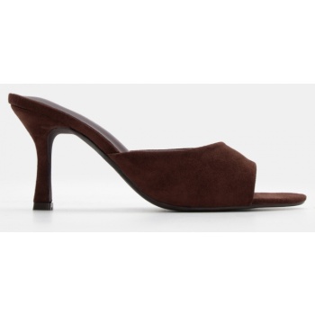 mules με φαρδιά φάσα - καφέ σε προσφορά