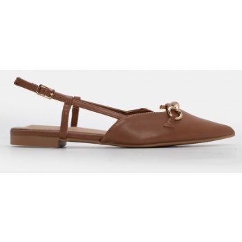 γοβάκια μυτερά με διακοσμητική αγκράφα σε προσφορά