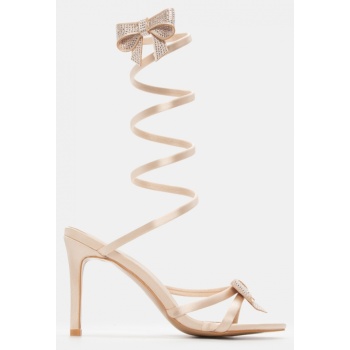 πέδιλα με περιστρεφόμενο λουράκι  σε προσφορά