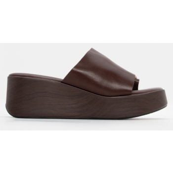 πλατφόρμες με φαρδιά φάσα & μεταλλική σε προσφορά