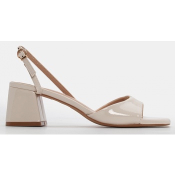 πέδιλα με λουράκι & τόκα  σε προσφορά