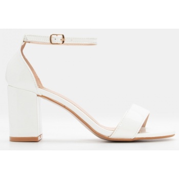 πέδιλα με μπαρέτα - λευκό σε προσφορά