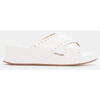 πλατφόρμες με χιαστί λουράκια & τρούκς σε προσφορά