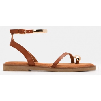 flat σανδάλια με μεταλλικές σε προσφορά