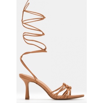 πέδιλα lace up με μεταλλική λεπτομέρεια σε προσφορά