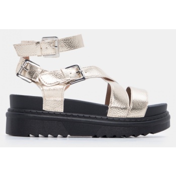 πλατφόρμες με μπαρέτα & χιαστί λουράκια σε προσφορά