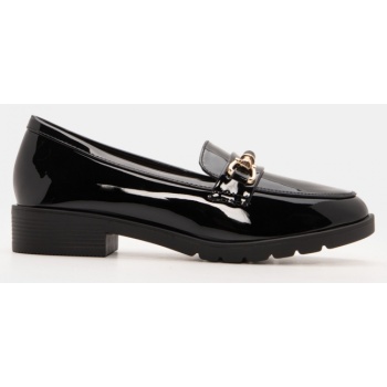 μοκασίνια με διακοσμητική αγκράφα  σε προσφορά