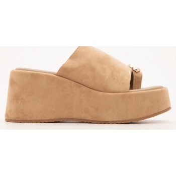 πλατφόρμες με μεταλλική λεπτομέρεια  σε προσφορά