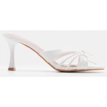 mules πουά με χιαστί λουράκια  σε προσφορά