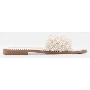 flat σανδάλια με διακοσμητικές χάντρες σε προσφορά