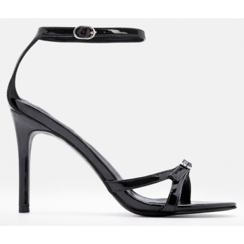 πέδιλα με μπαρέτα & χιαστί λουράκια  σε προσφορά