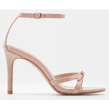 πέδιλα με μπαρέτα & χιαστί λουράκια  σε προσφορά