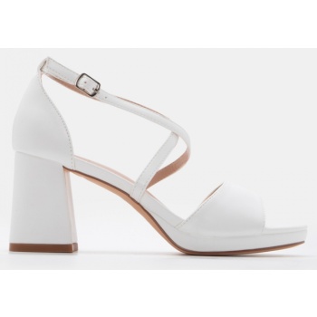 πέδιλα με φιάπα & χιαστί λουράκια  σε προσφορά