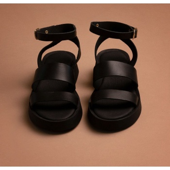 σανδάλια δερμάτινα flatforms estil 