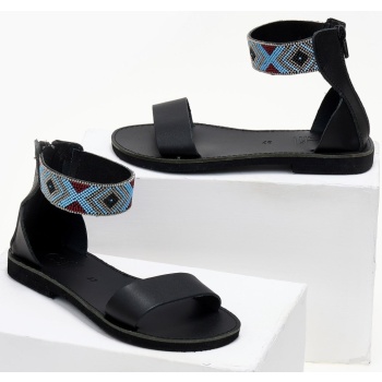 σανδάλια δερμάτινα με χάντρες στη