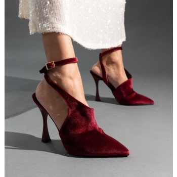 γόβες μυτερές ασύμμετρες από velvet σε προσφορά