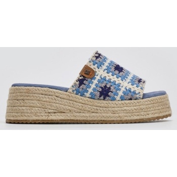 σανδάλια flatforms με πλεκτό σχέδιο σε προσφορά