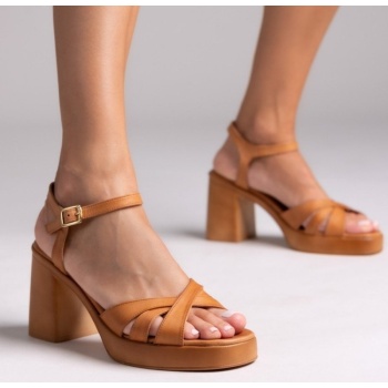 πέδιλα δερμάτινα με crossover λουράκια σε προσφορά