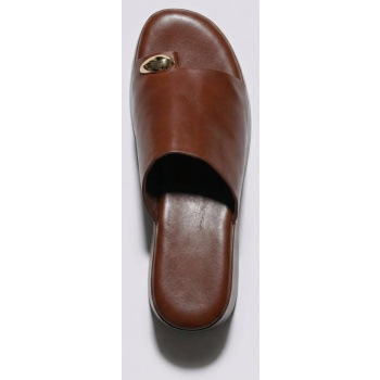 ideal shoes platform sandals toe ring  σε προσφορά